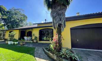 Imagem: Casa Residencial com 5 Dormitorio(s) localizado(a)