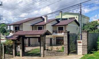 Imagem: Casa Residencial com 4 Dormitorio(s) localizado(a)