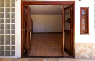 Imagem 2: EXCELENTE CASA COM 04 DORMITÓRIOS - PISCINA