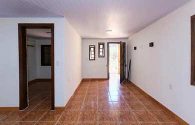 Imagem 3: EXCELENTE CASA COM 04 DORMITÓRIOS - PISCINA