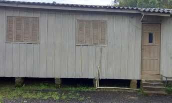 Imagem: CASA SOZINHA NO PÁTIO - BERTO CÍRIO