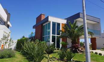 Imagem: Casa com 4 Dormitorio(s) localizado(a) no