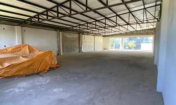 Imagem 2: Prédio comercial e terreno de esquina