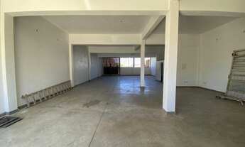 Imagem 3: Prédio comercial e terreno de esquina