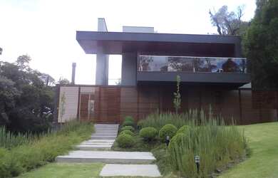 Imagem 3: Casa com 4 Dormitorio(s) localizado(a) no bairro Condomínio em GRAMADO / Rio Grande do Su