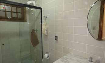 Imagem 2: Em gramado, 3 dormitórios, 2 banheiro, 75M² de Área Construída