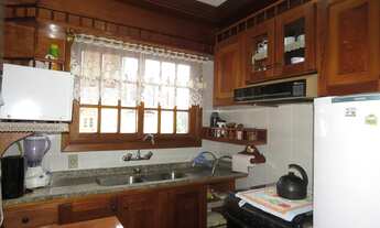 Imagem 4: Em gramado, 3 dormitórios, 2 banheiro, 75M² de Área Construída