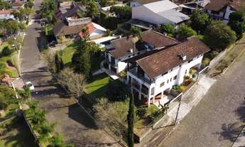 Imagem: Casa com 8 Dormitorio(s) localizado(a) no