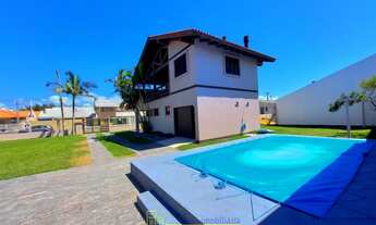 Imagem 5: Lindo sobrado, com seis dormitórios, piscina, dois terrenos, no centro de Imbé. R$-1.150.0