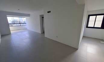 Imagem 6: Na praça da Avenida Ubatuba de Farias, a poucos passos do mar. Apartamento com dois quarto