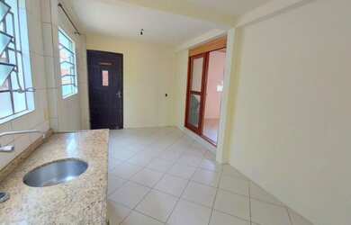 Imagem 2: CASA DE ALVENARIA EM NOVO HAMBURGO - JARDIM LIBERATO (amplo terreno, poço artesiano