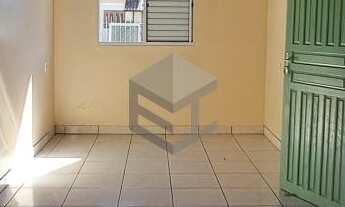 Imagem 7: Casa com 2 Dormitórios em Pátio Compartilhado — Conforto e Localização