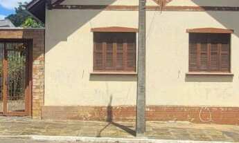 Imagem: Casa plana com amplo terreno de 445m² no