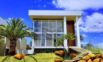 Imagem 4: Casa ampla de esquina e com 4 suítes, com piscina privativa, e excelente localização dentr