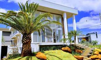 Imagem 3: Casa ampla de esquina e com 4 suítes, com piscina privativa, e excelente localização dentr