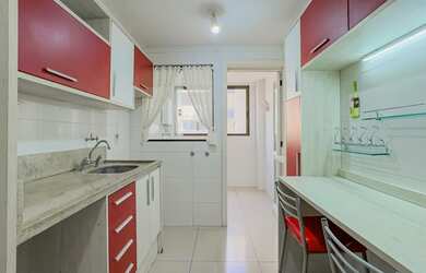 Imagem 2: Apartamento semi mobiliado 2 dormitórios , 1 suíte, 2 vagas, 85m2 privativos. No bairro