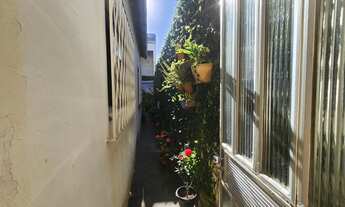 Imagem 4: Sobrado central, 2 dormitórios, 2 banheiro, 1 vaga na garagem, 20M² de Área Construída