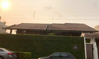 Imagem 2: Casa com amplo pátio e piscina no Bairro Jardim Mauá