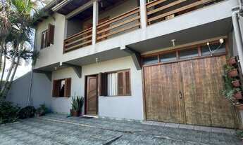 Imagem: Casa com 3 Dormitorio(s) localizado(a) no