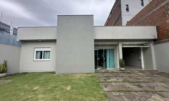 Imagem: Casa térrea localizada no centro de Sapucaia