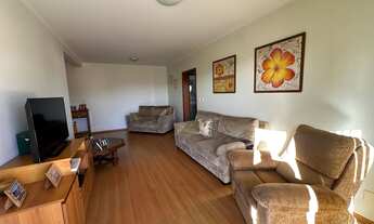 Imagem 4: Amplo apartamento com sacada em localização central