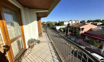 Imagem 2: Amplo apartamento com sacada em localização central