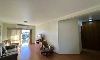 Imagem 3: Amplo apartamento com sacada em localização central