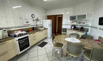 Imagem 5: Amplo apartamento com sacada em localização central