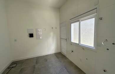 Imagem 4: Casa térrea alto padrão + Sala comercial