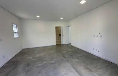 Imagem 6: Casa térrea alto padrão + Sala comercial