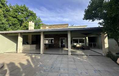 Imagem 2: Casa térrea e amplo terreno no Encosta da Floresta