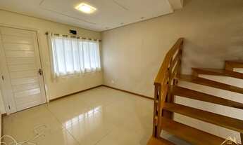 Imagem: Sobrado com três dormitórios sendo um