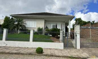 Imagem: Casa com três dormitórios sendo um uma