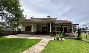 Imagem 1: Casa TÉRREA à venda com três dormitórios sendo uma suíte. Bairro Bavária, Nova Petrópolis