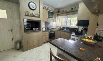 Imagem 7: Casa com três dormitórios sendo duas suites. Bairro Pousada Da Neve, Nova Petrópolis RS!