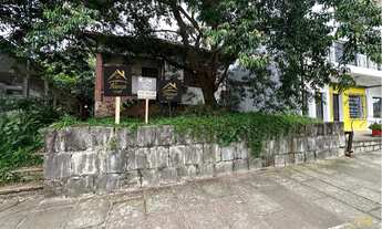 Imagem: Terreno com duas frentes à venda no centro