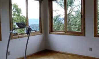 Imagem 7: Apresentamos uma bela casa com quatro dormitórios, situada no charmoso Bairro Juriti, em N