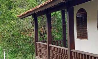 Imagem 6: Espetacular casa com três dormitórios, incluindo duas suítes, situada no coração do Bairro