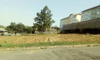 Imagem: Terreno amplo, de esquina, posição leste/norte