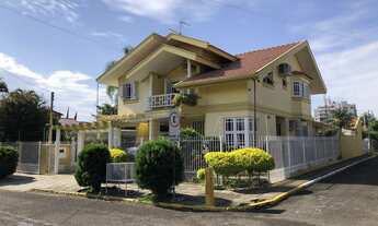 Imagem: Sobrado com 4 Dormitorio(s) localizado(a)