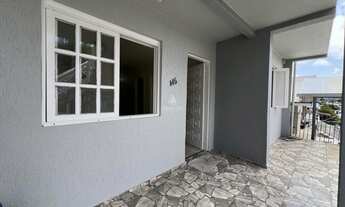 Imagem: Casa com pátio compartilhado para aluguel