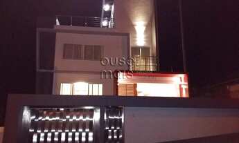 Imagem: Casa com 360 m² construídos, piscina