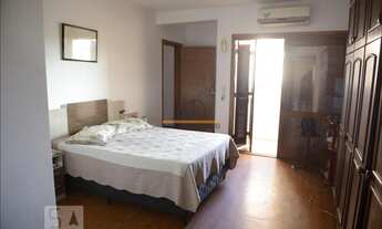 Imagem: Sobrado com 6 Dormitorio(s) localizado(a)