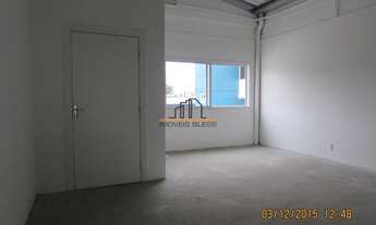 Imagem: Sala comercial localizada no bairro Azenha/Porto