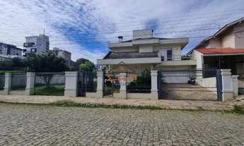 Imagem 2: Casa de Alto Padrão com 4 Dormitórios em Farroupilha - Centro