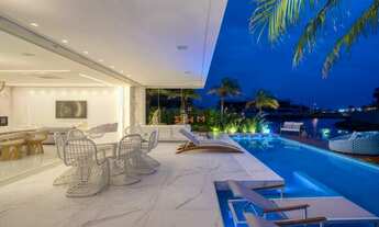 Imagem 3: Mansão à venda em Xangri-lá com churrasqueira e suíte