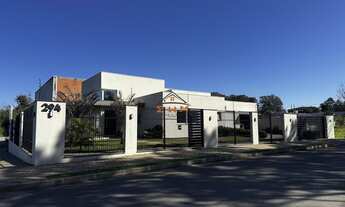 Imagem: Casa de esquina, com 4 quartos, suite, espaço