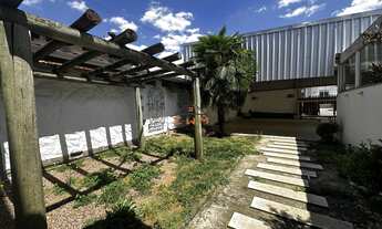 Imagem 2: Casa de Alto Padrão com Piscina em Farroupilha