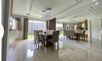 Imagem: Linda casa de três dormitórios na Igara