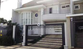 Imagem 1: Sobrado, 3 dormitórios, 3 suíte, 1 banheiros, 3 vagas na garagem, 216M² de Área Construída